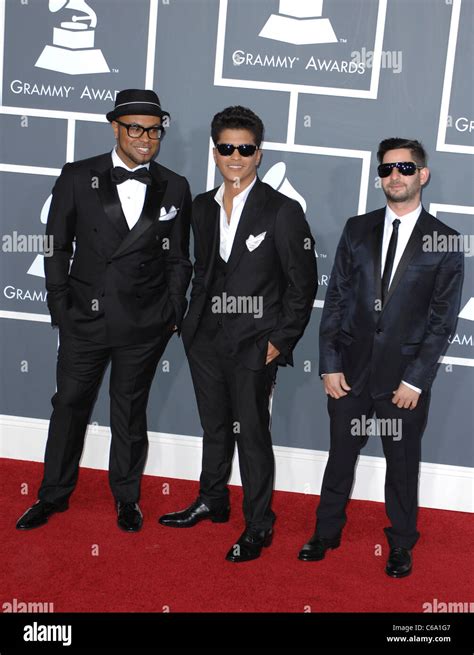 bruno mars height in inches